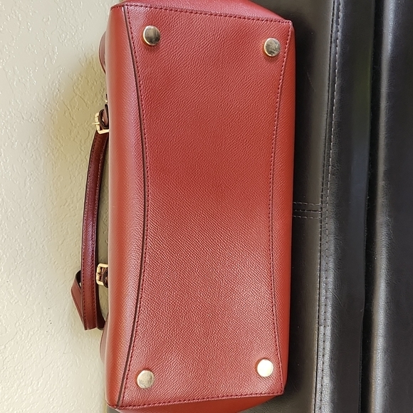 MICHAEK KORS BURGANDY TOTE BAG - Picture 7 of 14